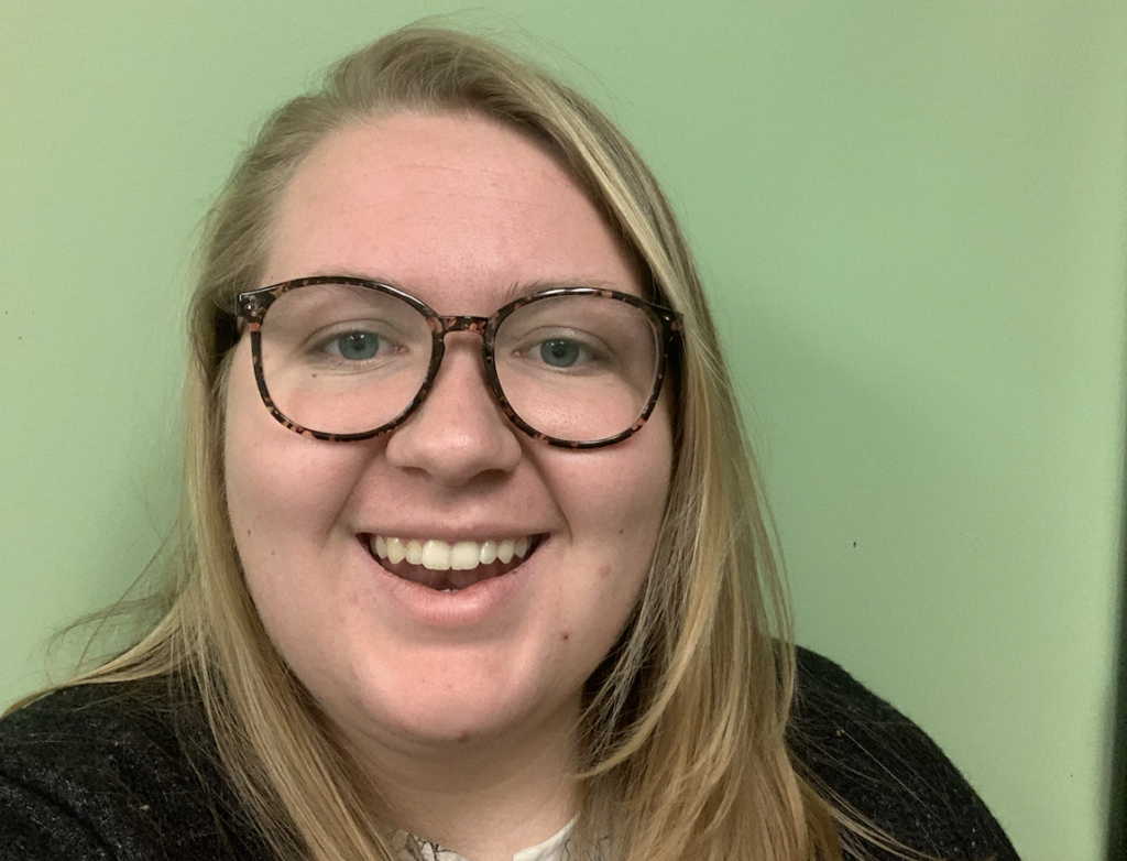 Headshot - Liz Bracken