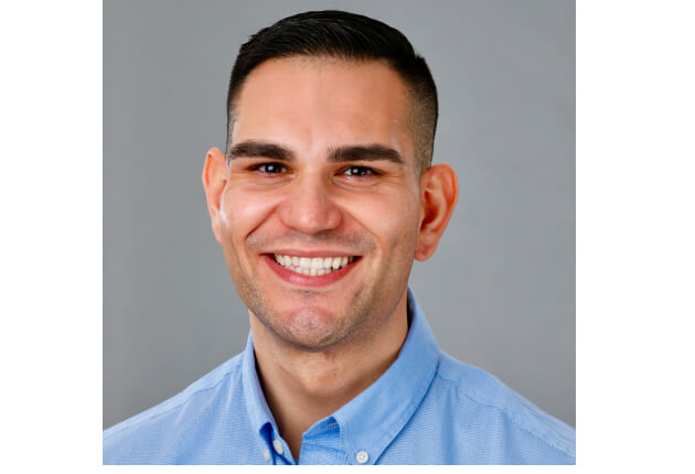 Gustavo Molinar headshot